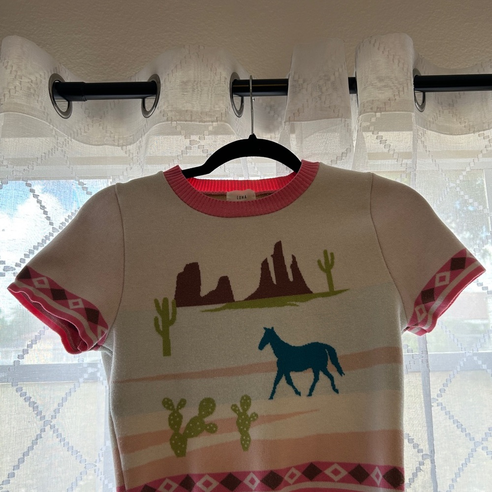 Playful Desert Horse Crop Top with Pink Trim